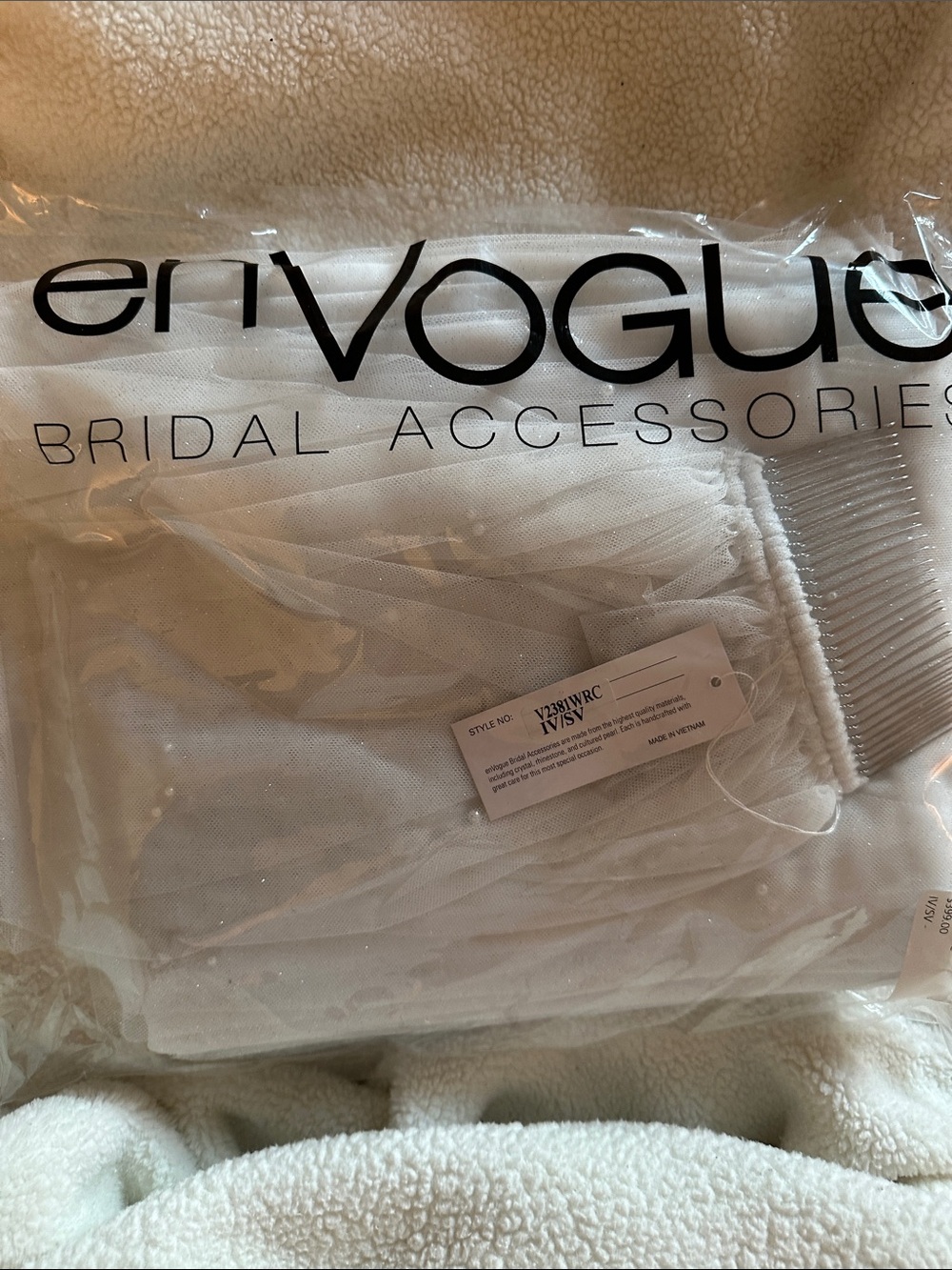 Bridal Tulle Cathedral Veil - White
enVogue bridal veil - Picture 6 of 8